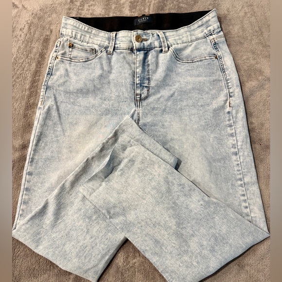 Curve Appeal Denim - Curve Appeal Women's Light Wash Straight Jeans. Gently loved